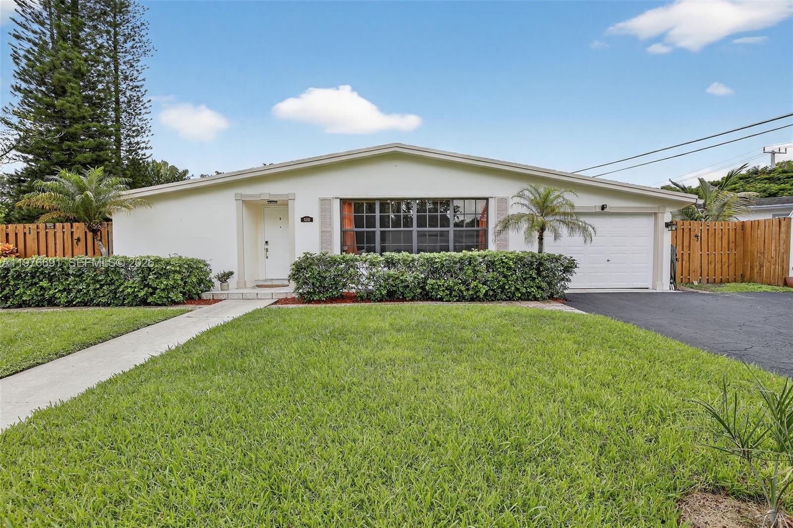5260 Redwood Court, Plantation, FL 33317, Plantation