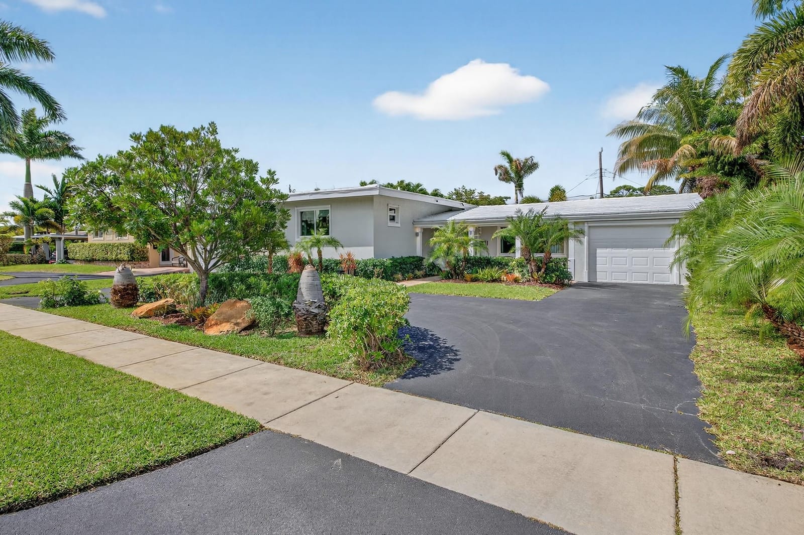 4781 NE 4th Avenue, Oakland Park, FL 33334