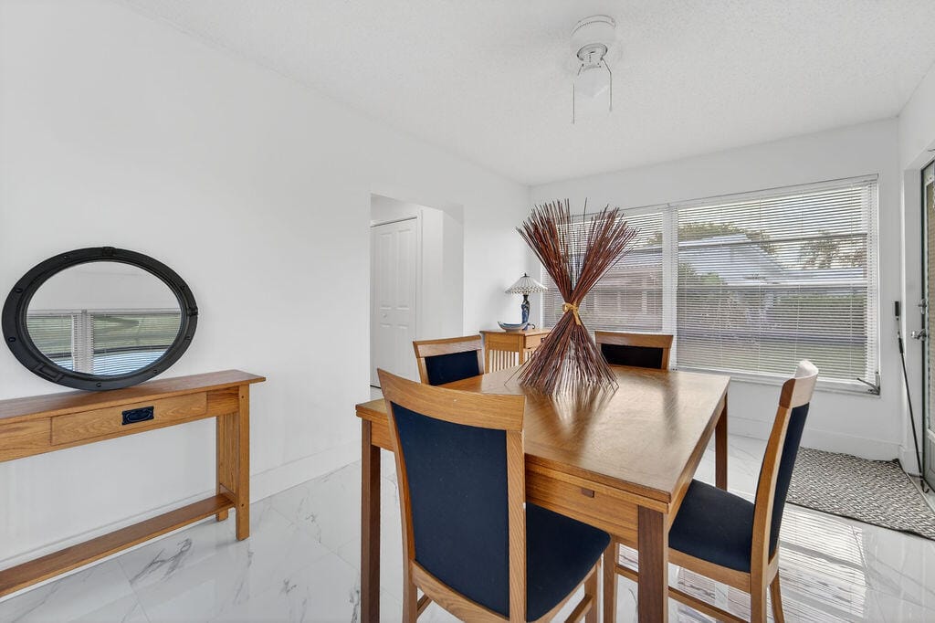 688 SW Lake Court — photo 12