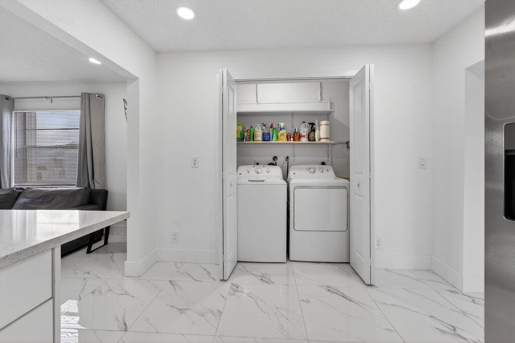 688 SW Lake Court — photo 9