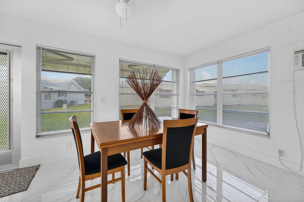688 SW Lake Court — photo 10