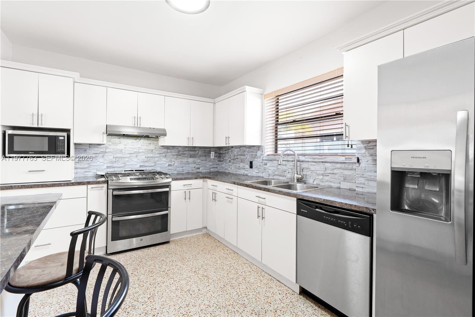 1100 W 53rd Terrace, Hialeah, FL 33012 photo 15