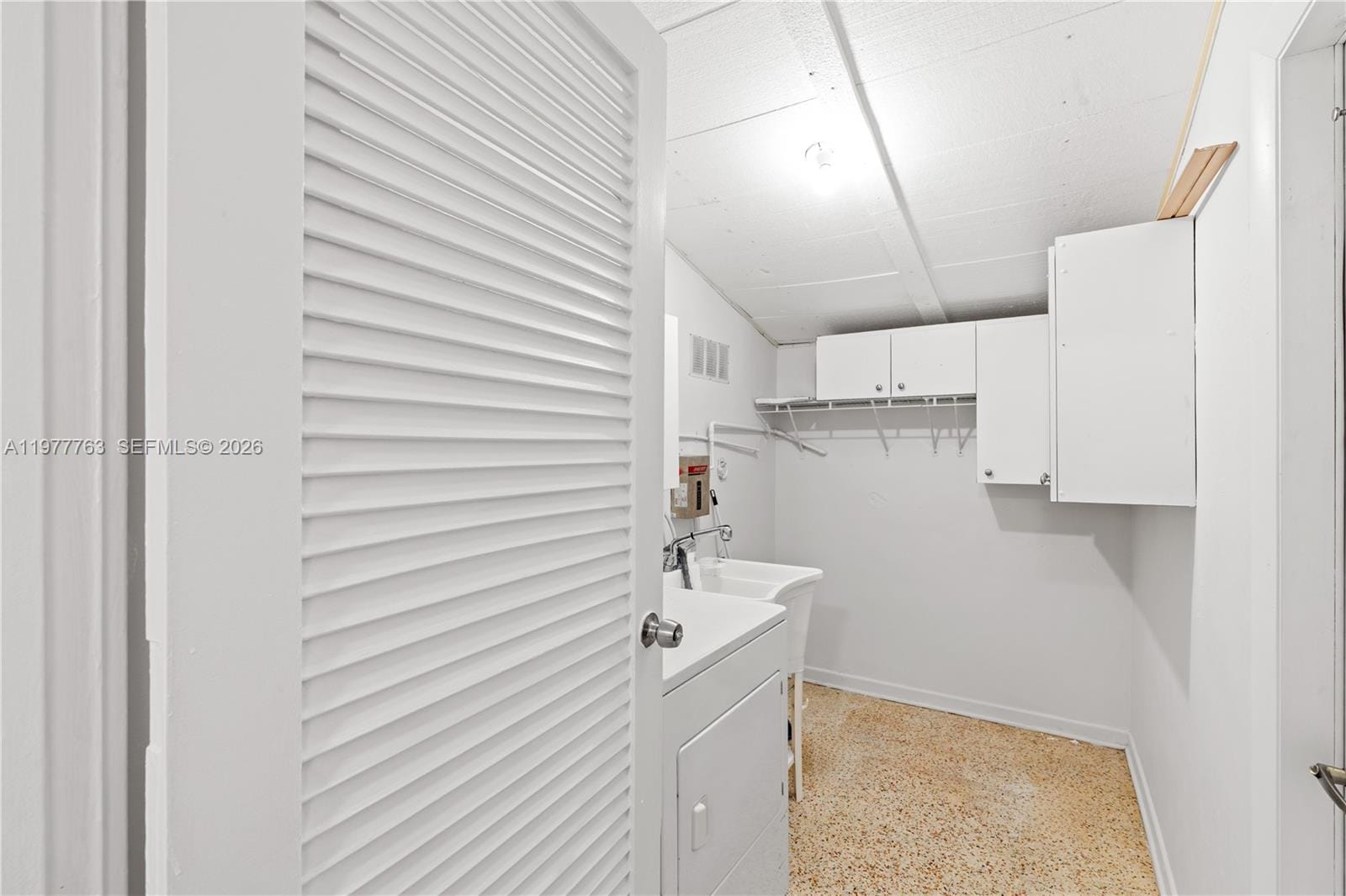 1100 W 53rd Terrace, Hialeah, FL 33012 photo 16