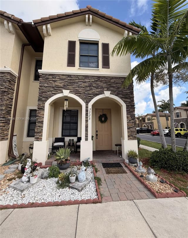 3223 SE 6th Street, sold in Martinique at Oasis, Homestead, FL