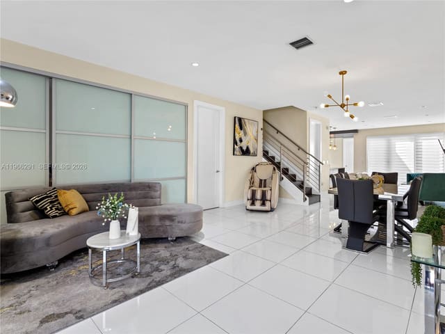 6420 NW 105th Place, Doral, FL 33178