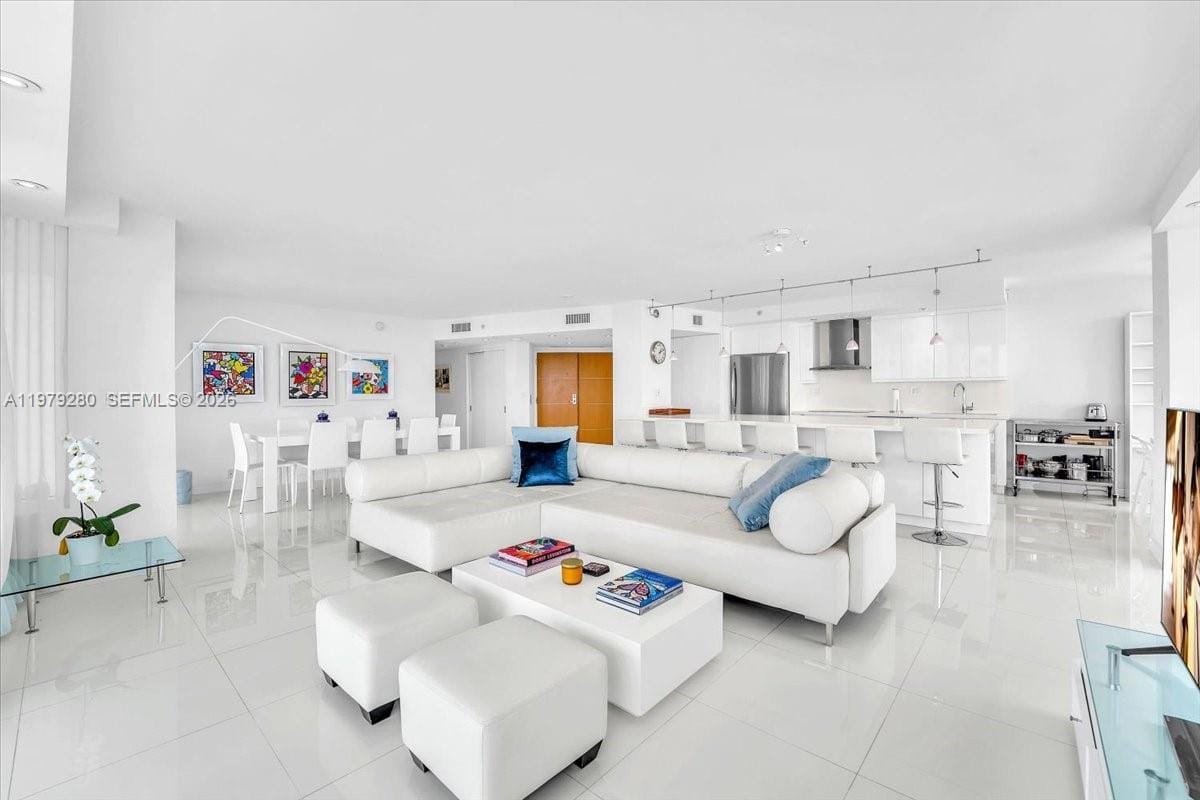 400 S Pointe Drive 1910, Miami Beach, FL 33139 photo 8