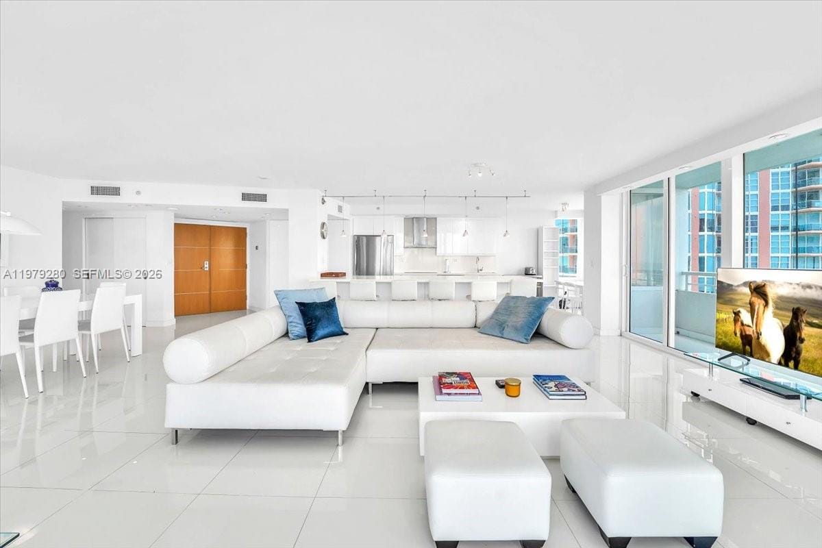 400 S Pointe Drive 1910, Miami Beach, FL 33139 photo 9
