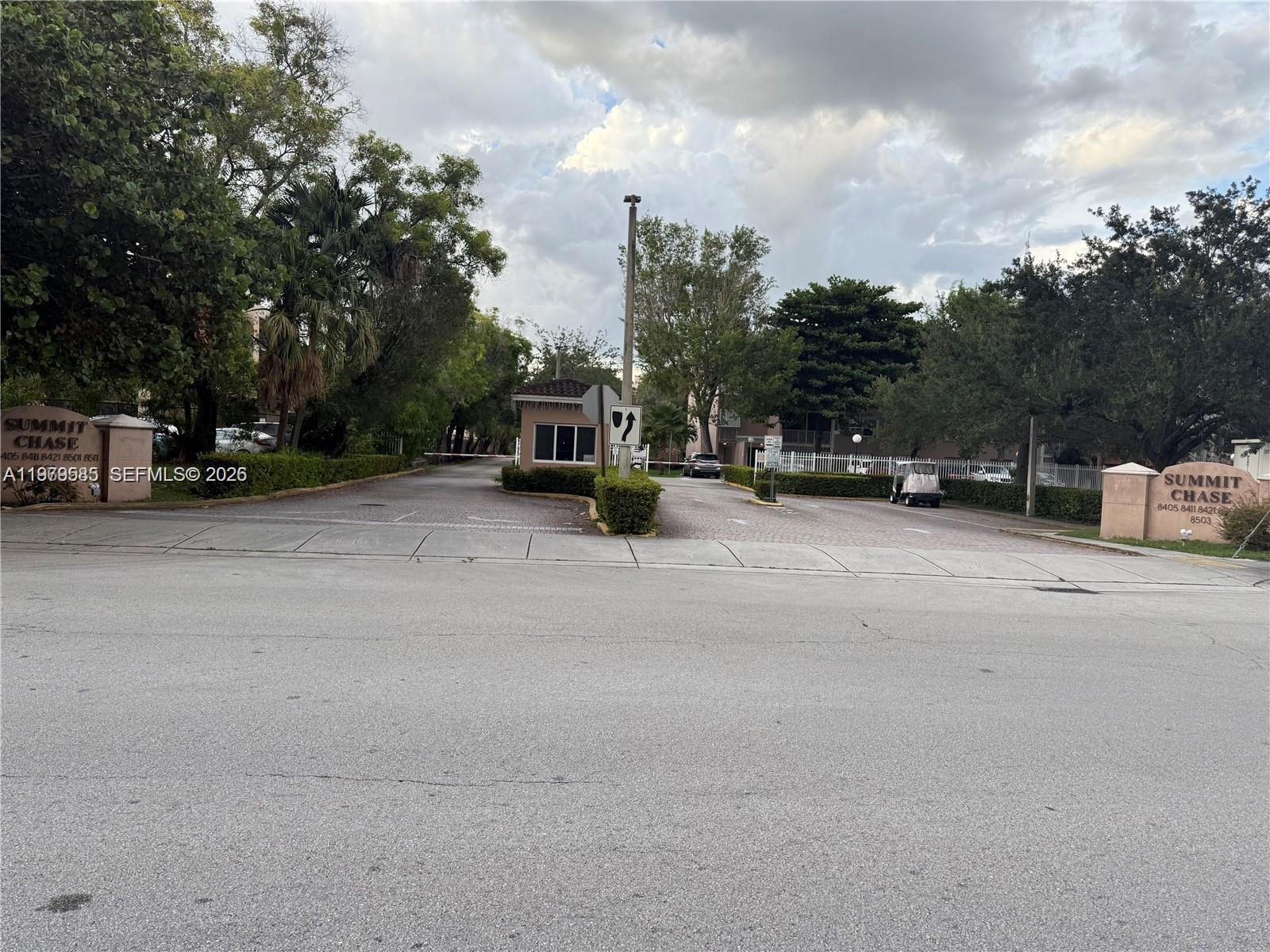 8405 NW 8th Street 304, Miami, FL 33126, Miami