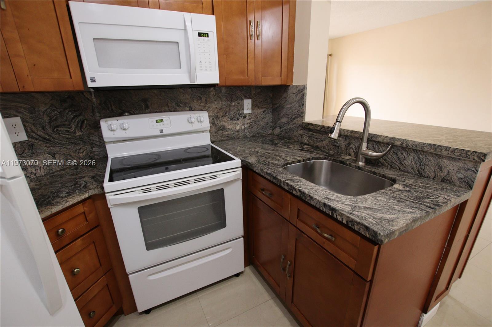 690 W Park Drive 2-204, Miami, FL 33172 photo 13