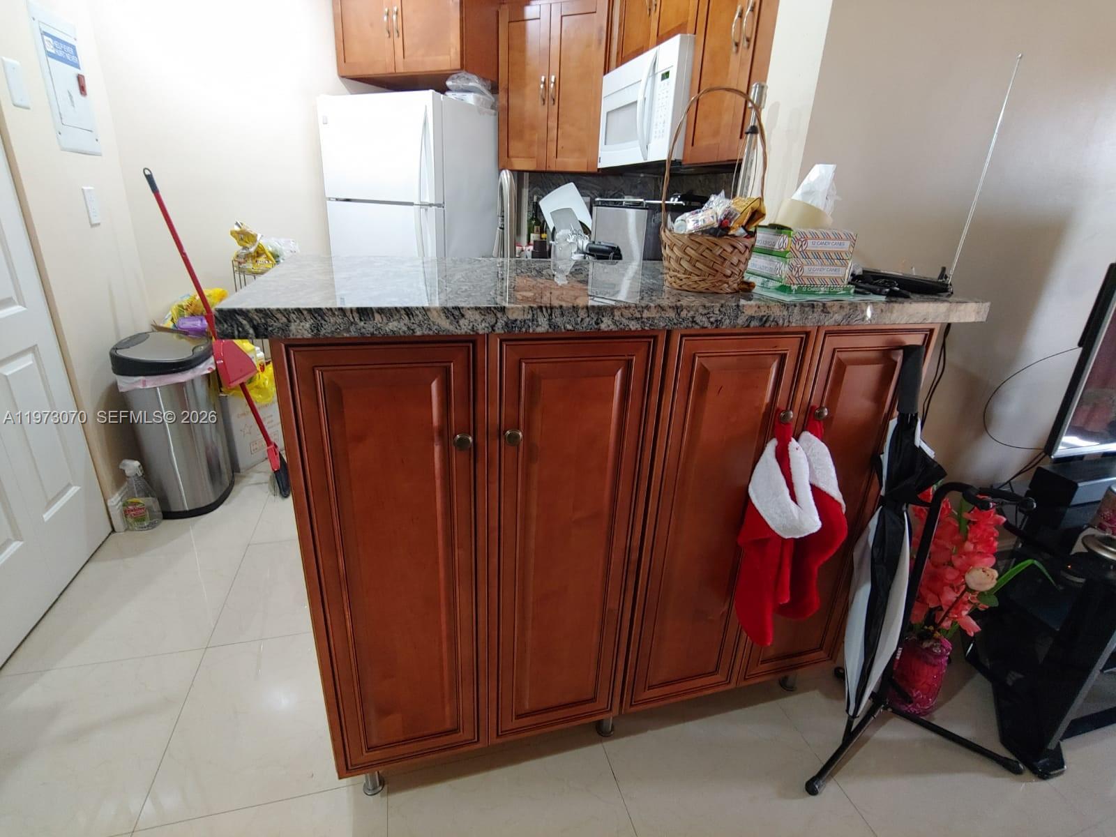 690 W Park Drive 2-204, Miami, FL 33172 photo 14