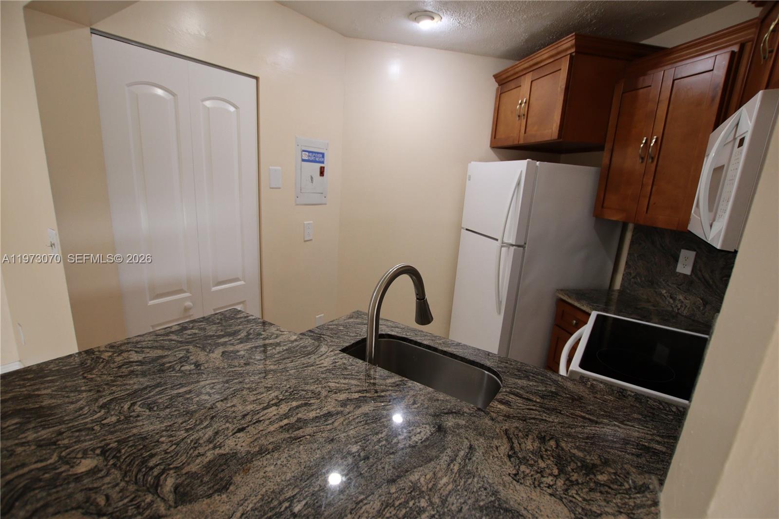 690 W Park Drive 2-204, Miami, FL 33172 photo 16