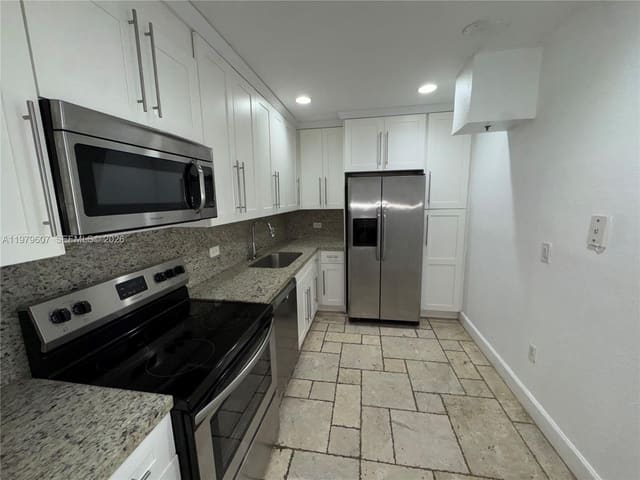 20505 E Country Club Drive 135, Aventura, FL 33180