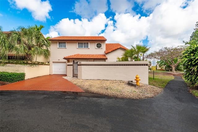 15025 SW 96th Terrace, sold in Villas At The Hammocks, Miami, FL