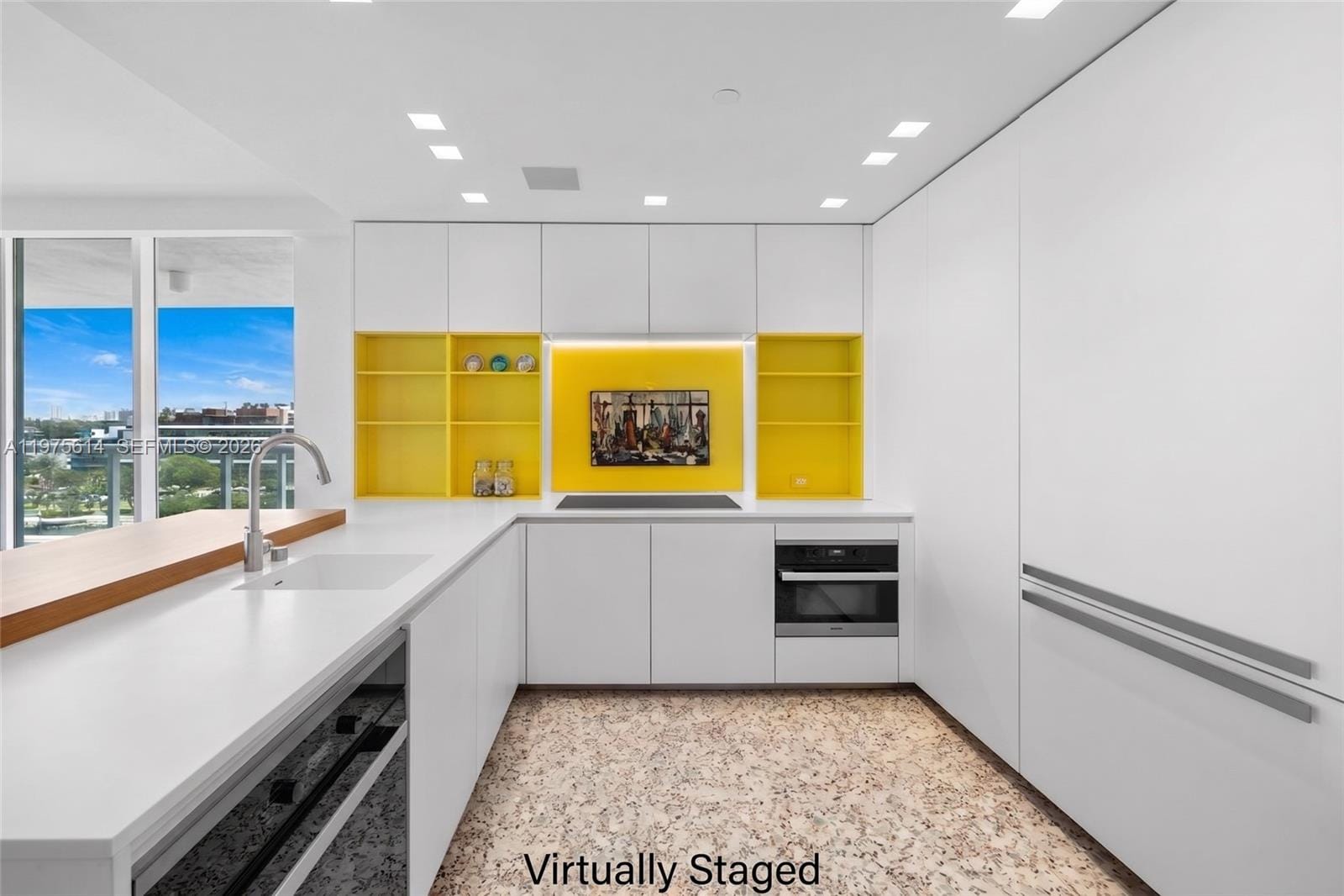 10 Venetian Way 904, Miami Beach, FL 33139 photo 2