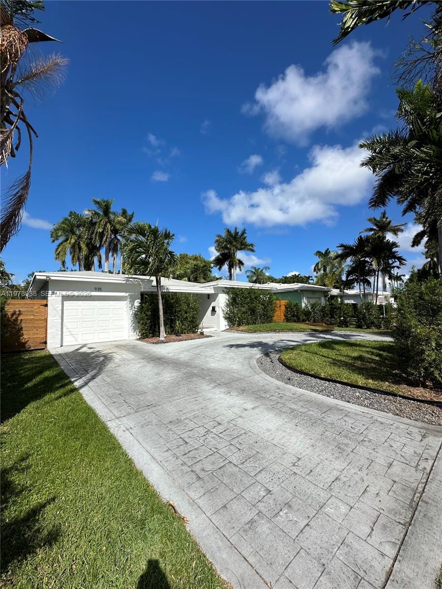 935 Lincoln Street, Hollywood, FL 33019