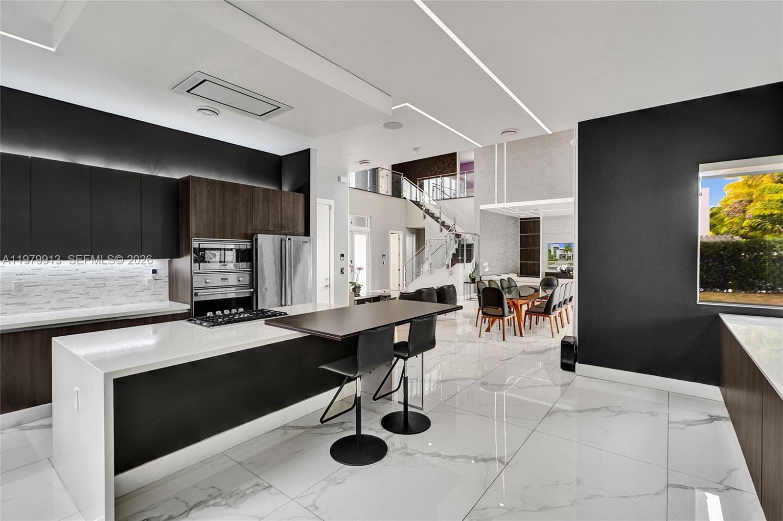 10223 NW 75th Terrace . — photo 8