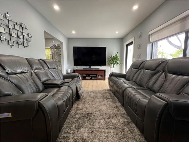 860 NW 18th Place, Miami, FL 33125