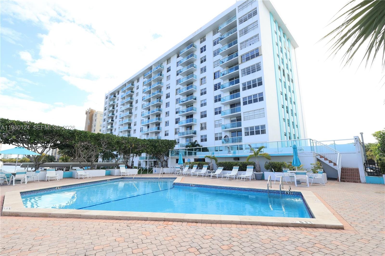 2841 NE 163rd Street 902, North Miami Beach, FL 33160 photo 2