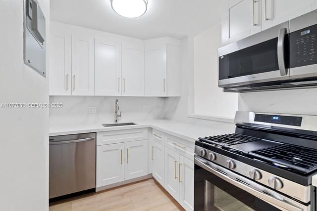 6902 N Kendall Drive E403, sold in Dadeland Grove Condo, Pinecrest, FL