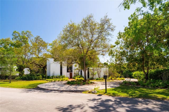 6400 SW 133rd Drive, Pinecrest, FL 33156