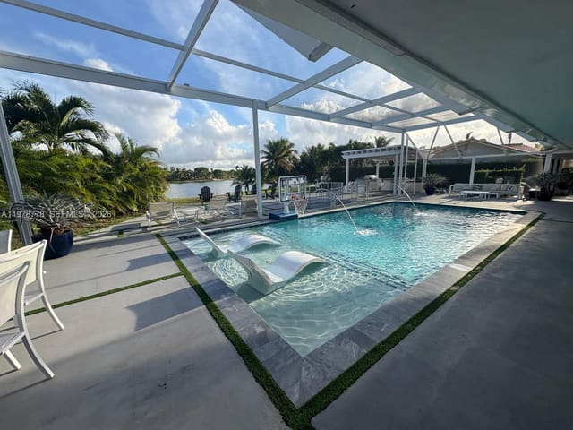 6890 Winged Foot Drive, sold in Country Club Of Miami Est, Hialeah, FL