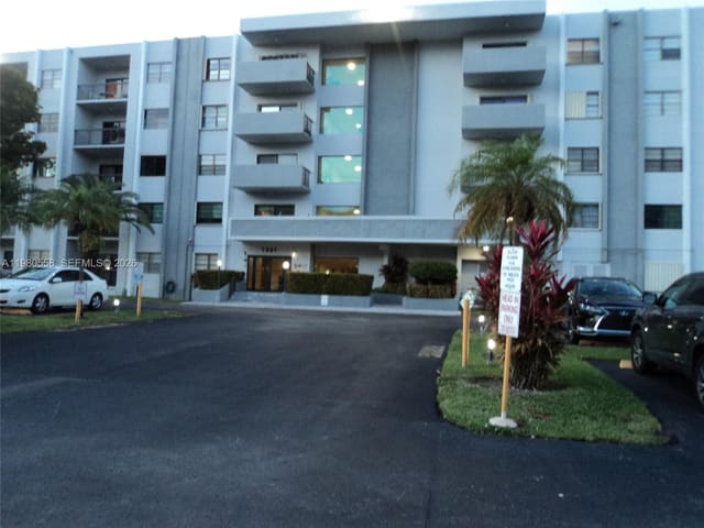 1301 NE 7th Street 511, sold in Hallandale Gardens Condo, Hallandale Beach, FL