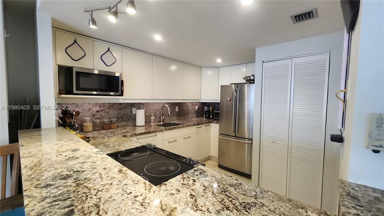 1901 Brickell Avenue B1407, Miami, FL 33129 photo 13