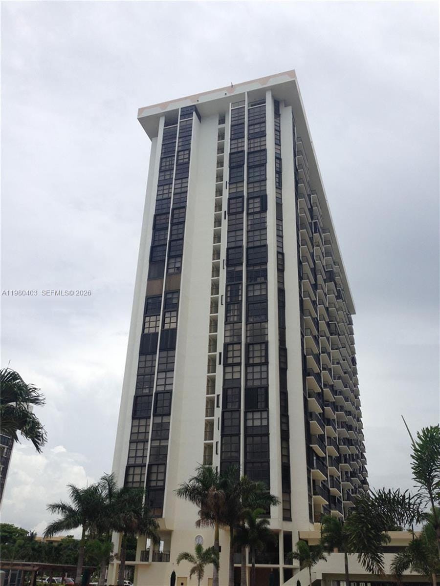 1901 Brickell Avenue B1407 — photo 3