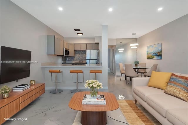 820 SW 11th Avenue 14B, Hallandale Beach, FL 33009