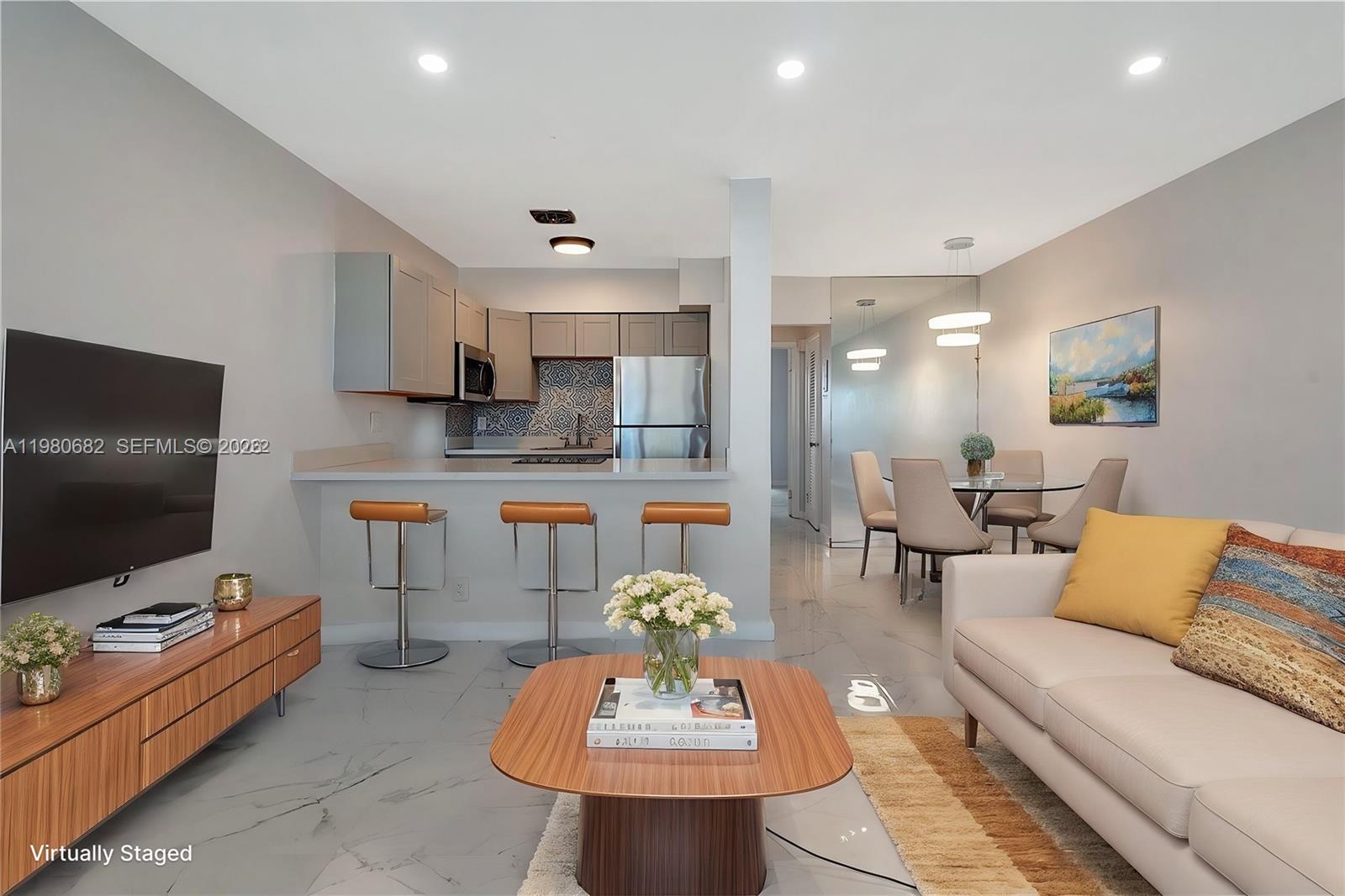 820 SW 11th Avenue 14B, Hallandale Beach, FL 33009, Hallandale Beach