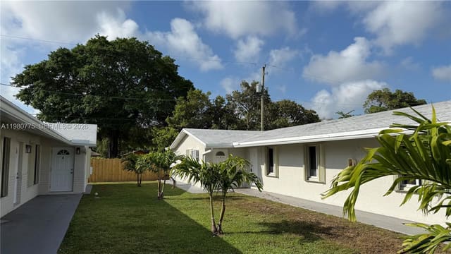 220 NW 12th Street, Pompano Beach, FL 33060