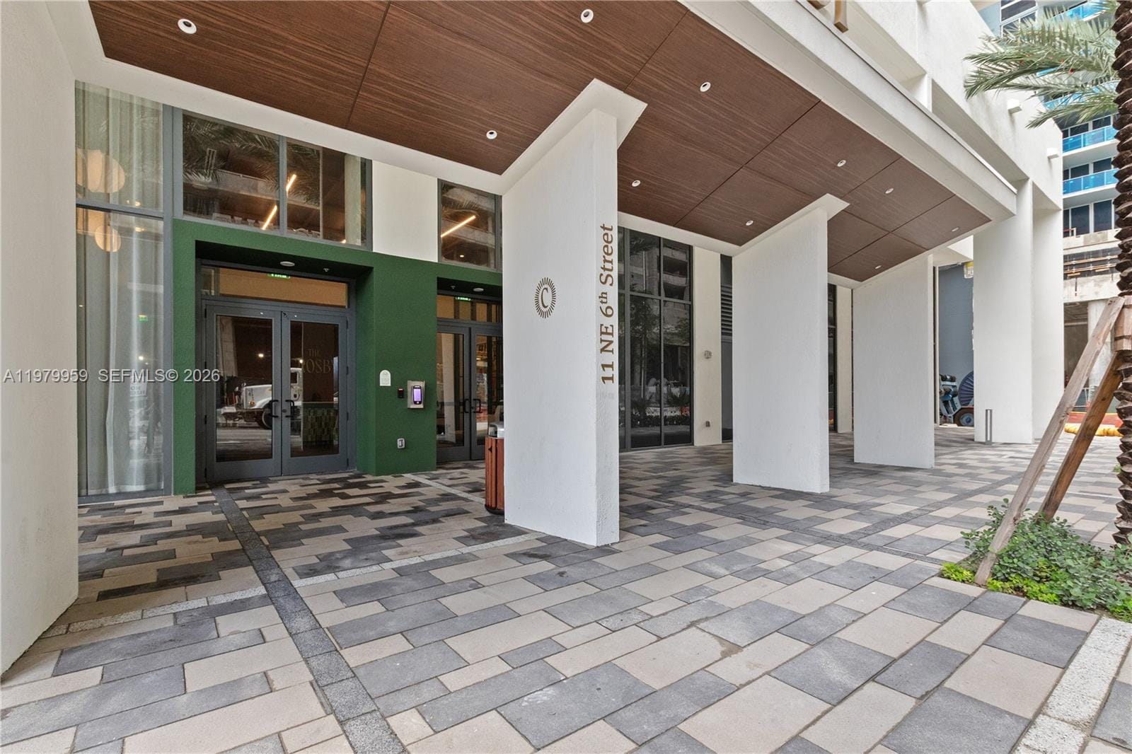 11 NE 6 Street 910, Miami, FL 33132 photo 2