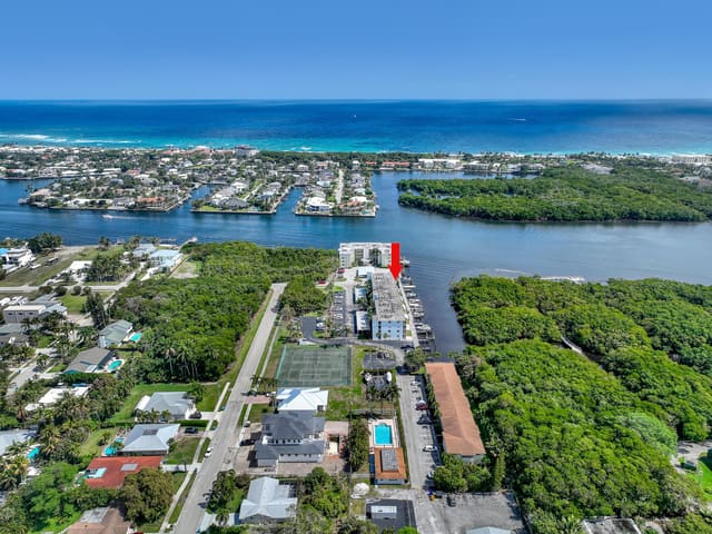 689 NE 6th Court 402, Boynton Beach, FL 33435