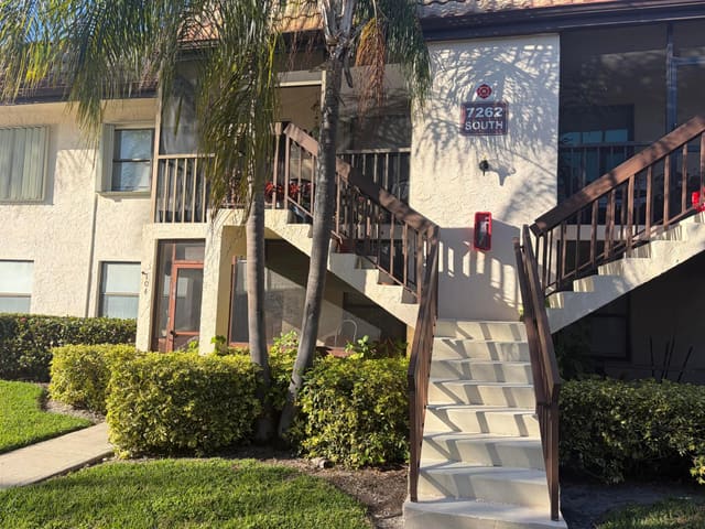 7262 Golf Colony Court 204, sold in Lucerne Lakes Golf Colony, Lake Worth, FL