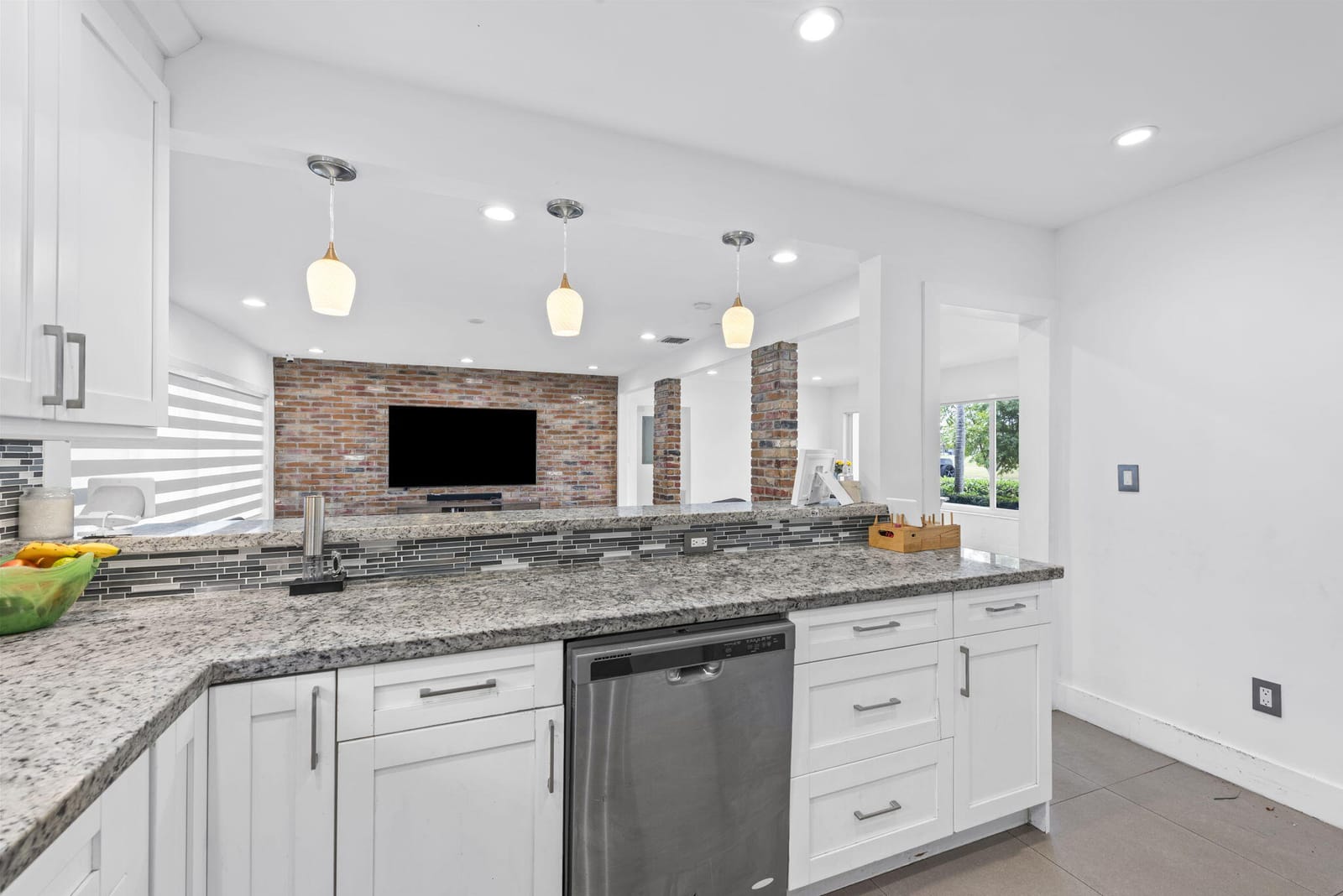 409 N 14th Avenue — photo 9