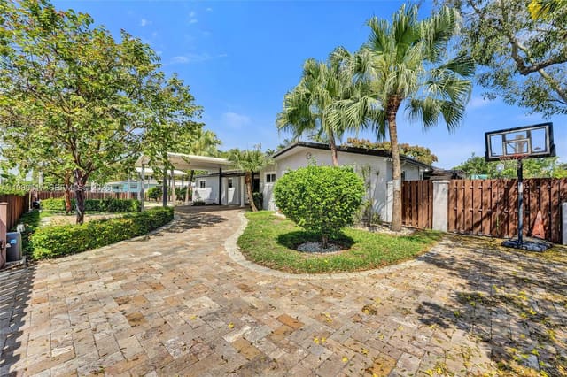 1015 S 14th Avenue, sold in Sunny Acres, Hollywood, FL