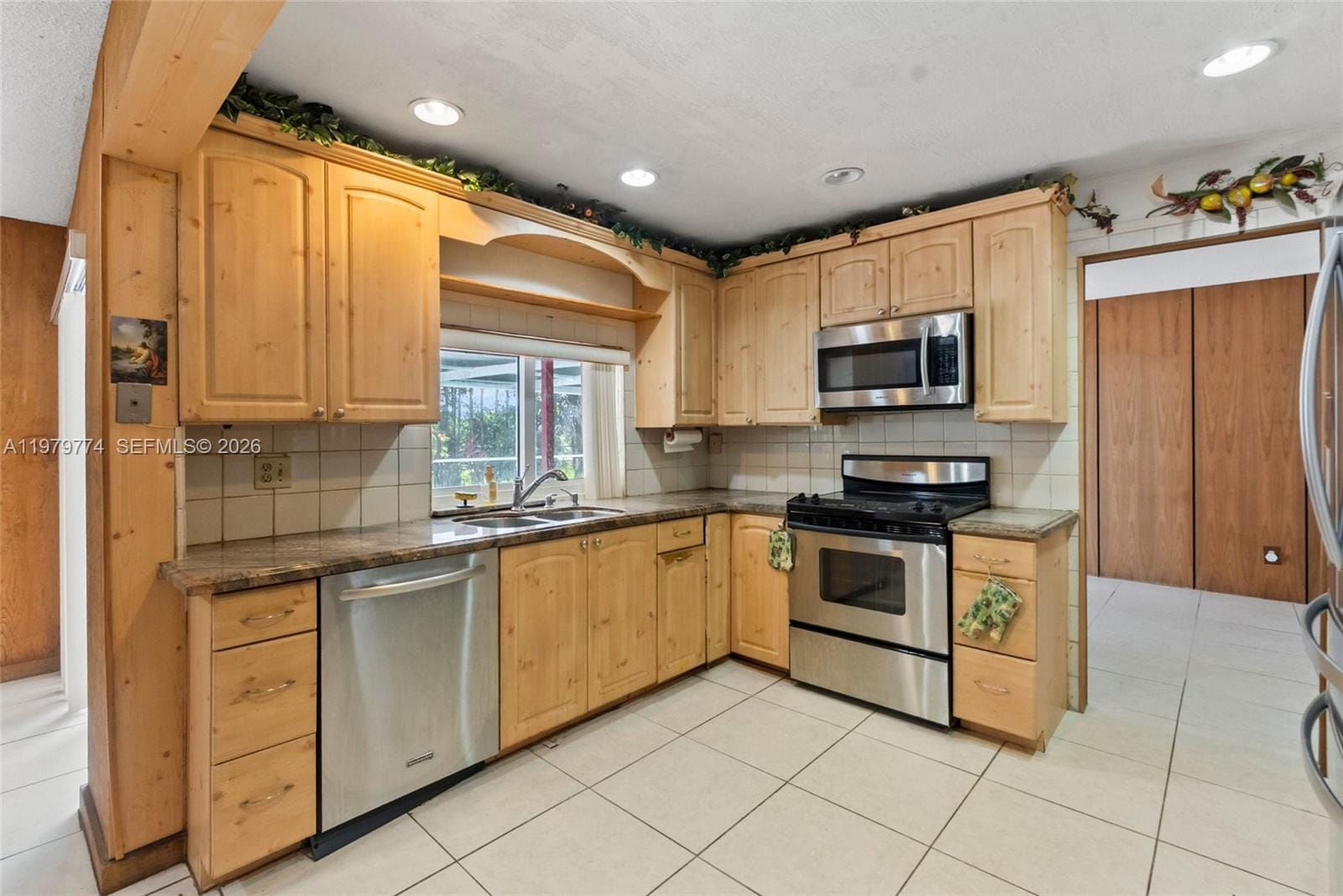 8310 SW 26th Place, Davie, FL 33328 photo 10