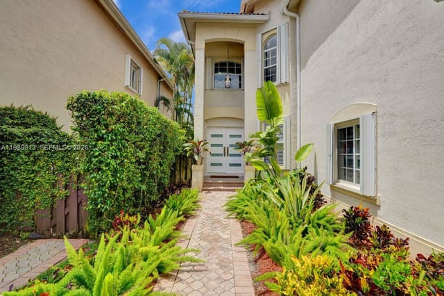 11008 NW 73rd Street, sold in Doral Isles St Croix, Doral, FL