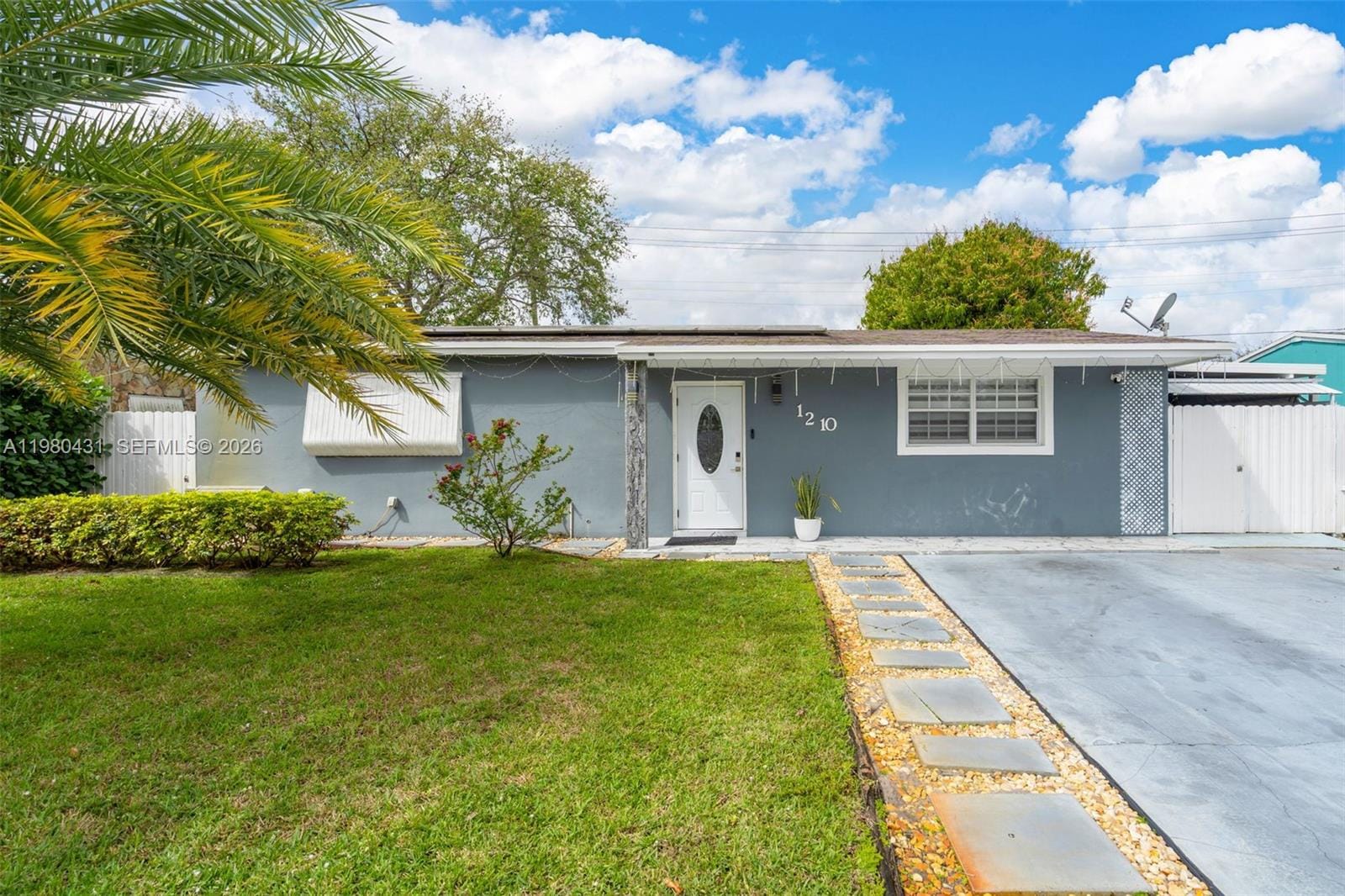 1210 N 71st Avenue, Hollywood, FL 33024