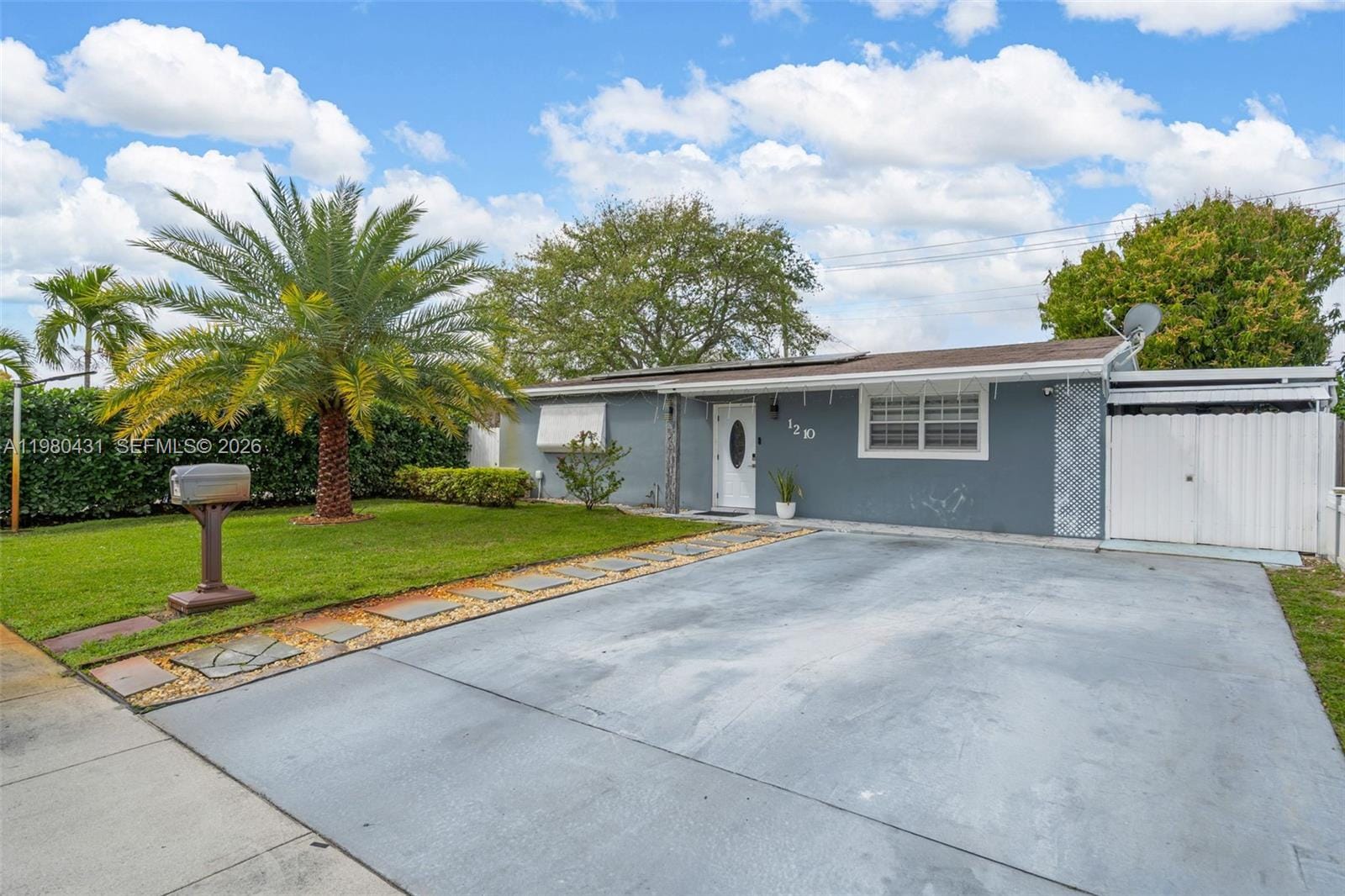 1210 N 71st Avenue, Hollywood, FL 33024 photo 2