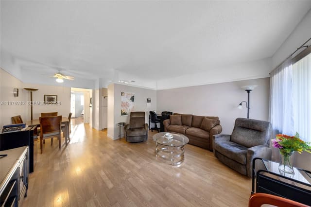 900 SW 10th Terrace 8S, Hallandale Beach, FL 33009