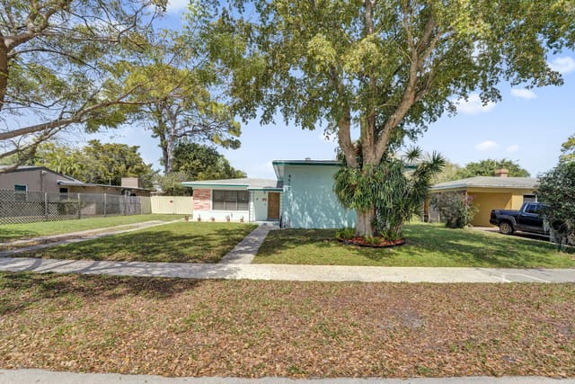 4817 SW 11th Court, sold in Happy Dale, Plantation, FL