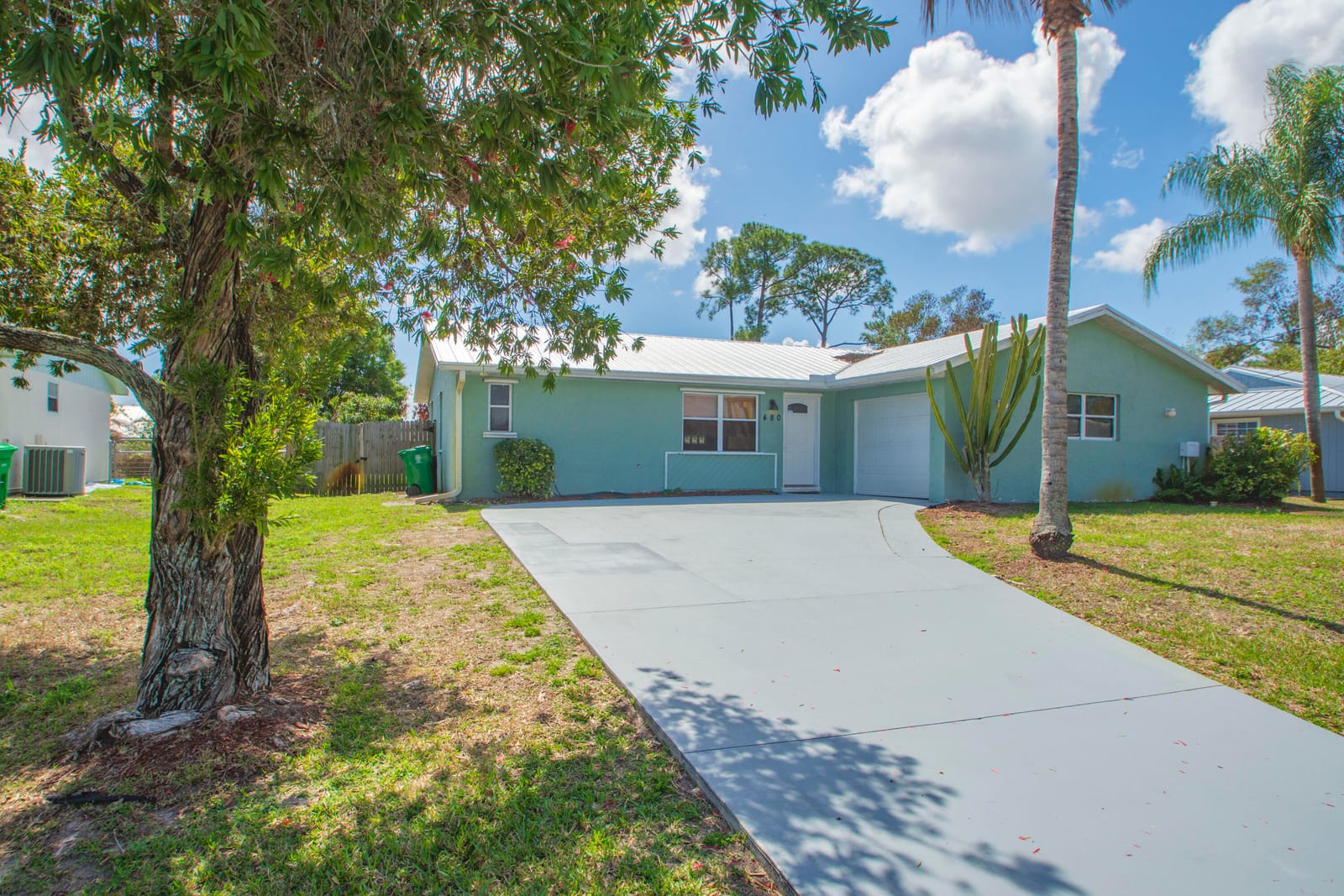 480 SE Evergreen Terrace — photo 2