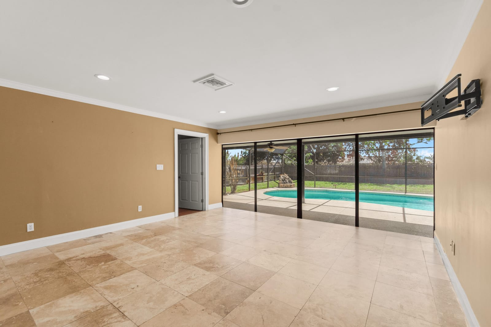 480 SE Evergreen Terrace — photo 12