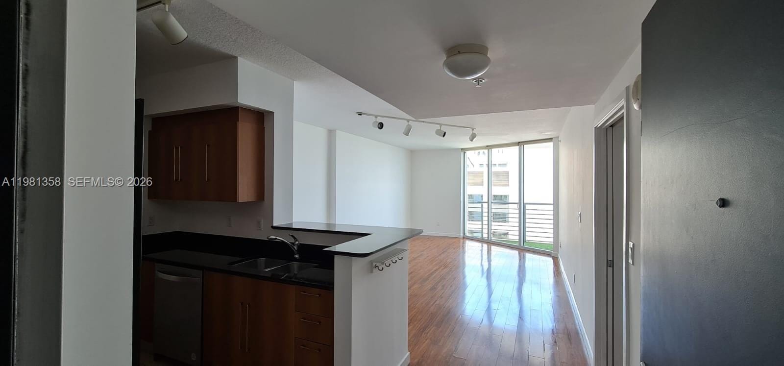 335 S Biscayne Boulevard 3610 — photo 2