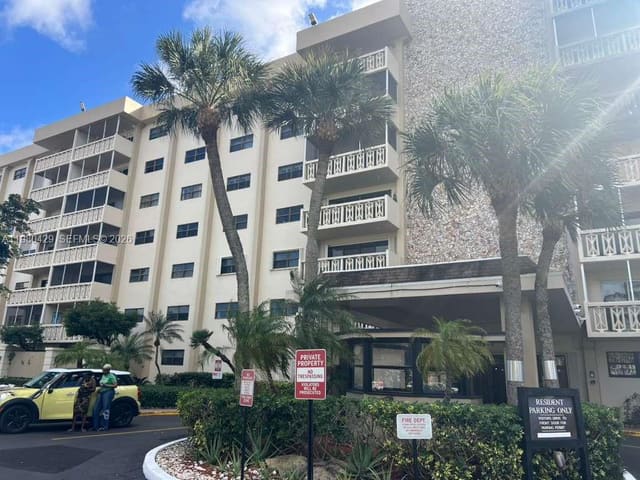 800 NE 195th Street 501, Miami, FL 33179