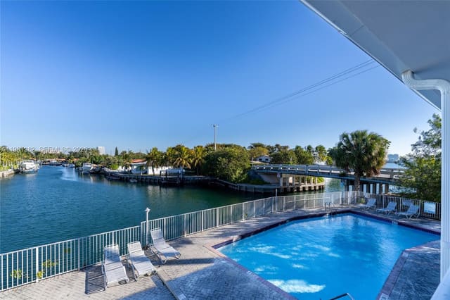 2225 NE 123rd Street 215, North Miami, FL 33181