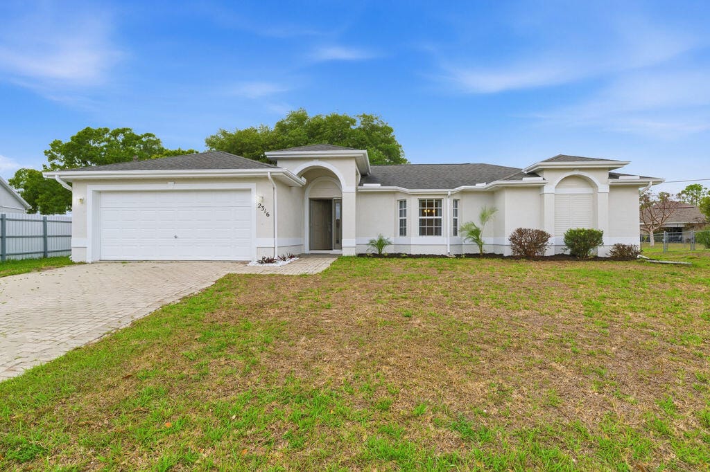2316 SW Abalon Circle, Port St. Lucie, FL 34953 photo 2