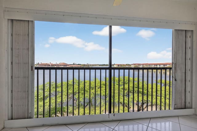 13255 SW 16th Court 404k, sold in Ivanhoe East At Century Village, Pembroke Pines, FL