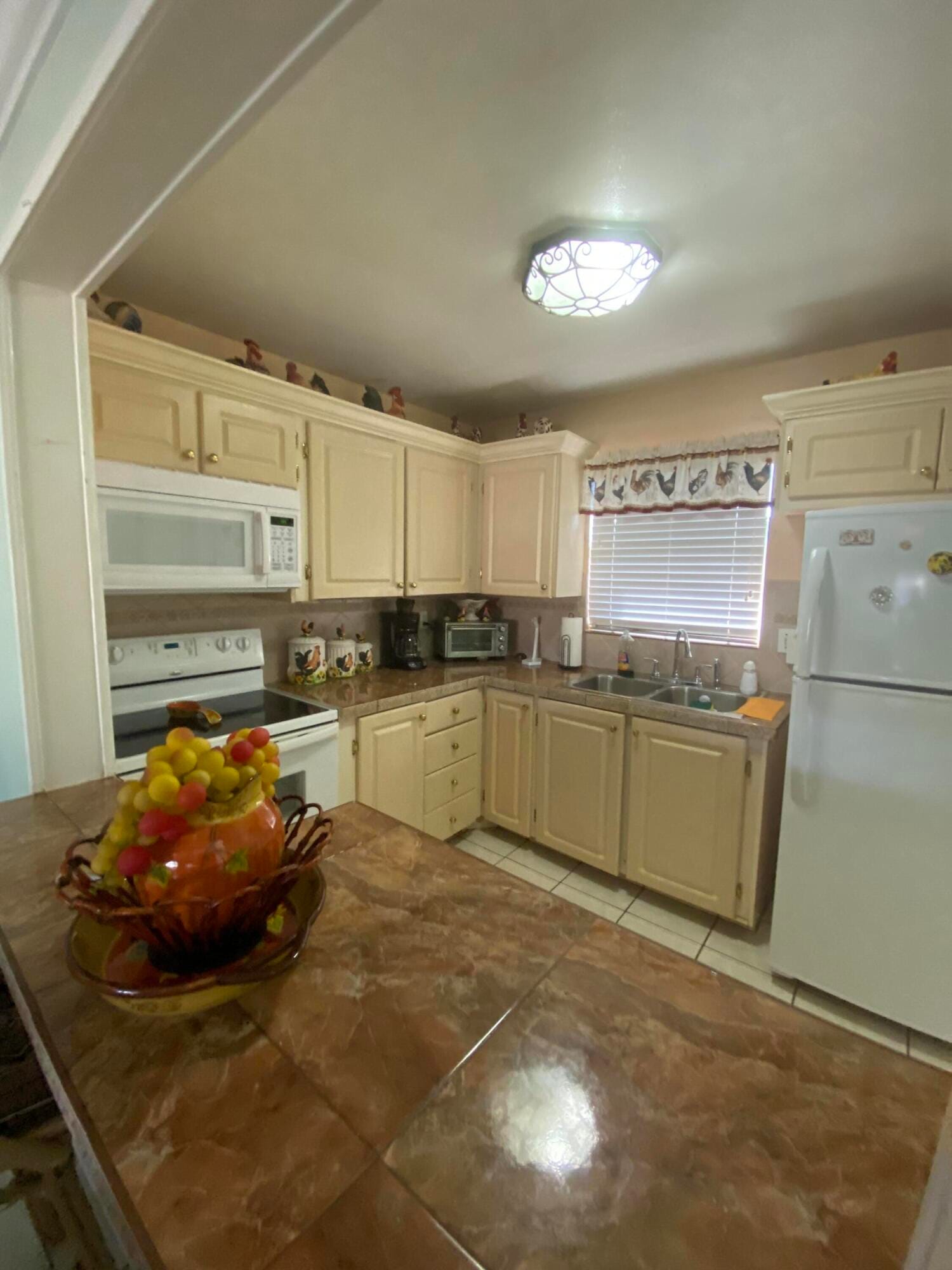 715 Lori Drive 302, Palm Springs, FL 33461 photo 4